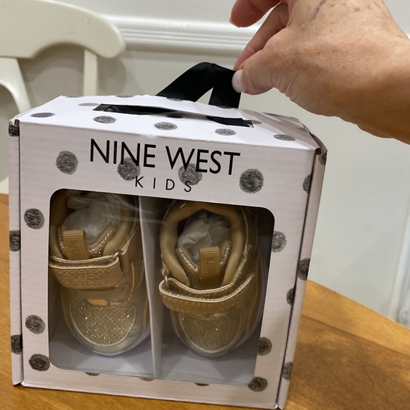 NWT.  Nine West, size 2, baby shoes. - Picture 5 of 10